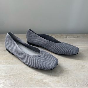 Vivaia Margot Square-Toe V-Cut Flats Gray size 42